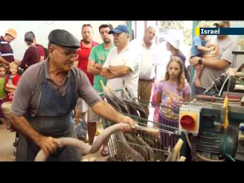 Ron Jacobsohn Visits a Shofar Factory