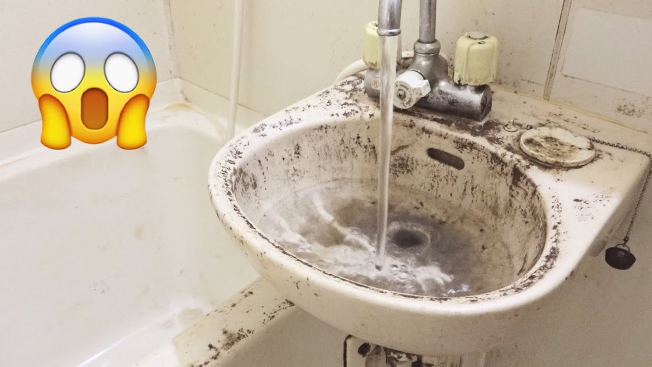 are bathroom sinks dirty