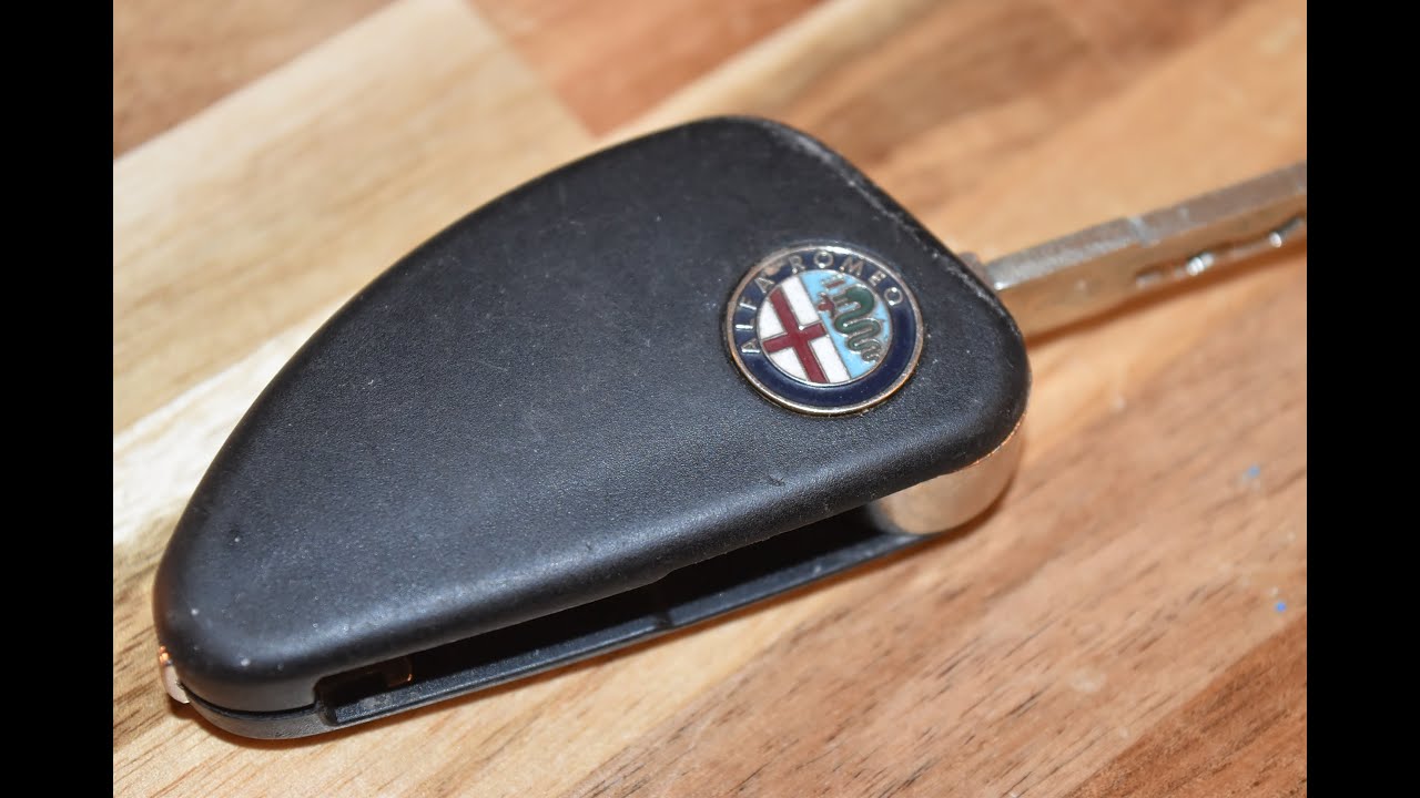 Alfa Romeo 147 156 166 Spider GT Key fob Battery replacement - YouTube