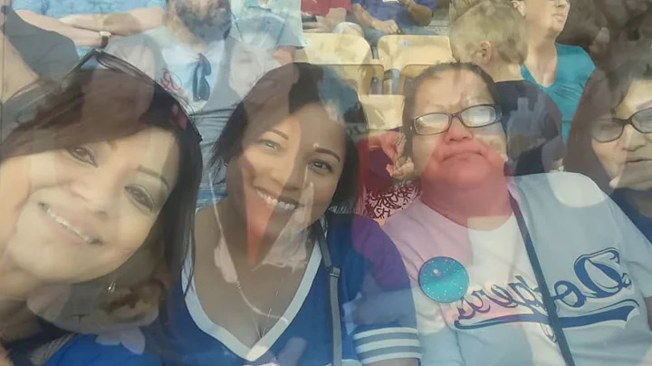 Momma(Diane Hernandez)