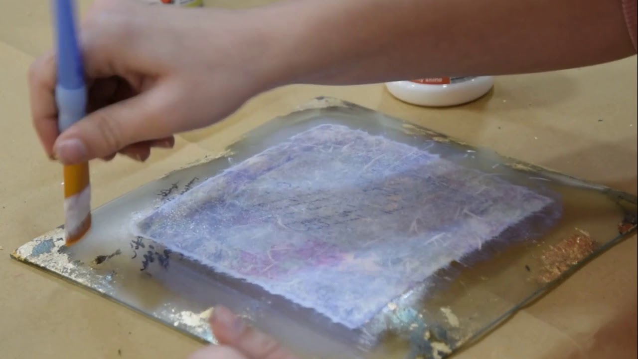 Ανάποδο ντεκουπάζ με χρύσωμα σε γυάλινη πιατέλα