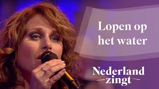 Video thumbnail of "Nederland Zingt: Lopen op het water (Oceans)"