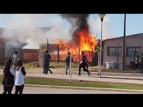 Cutral Co: Hubo un voraz incendio en el barrio Pueblo Nuevo, sin heridos