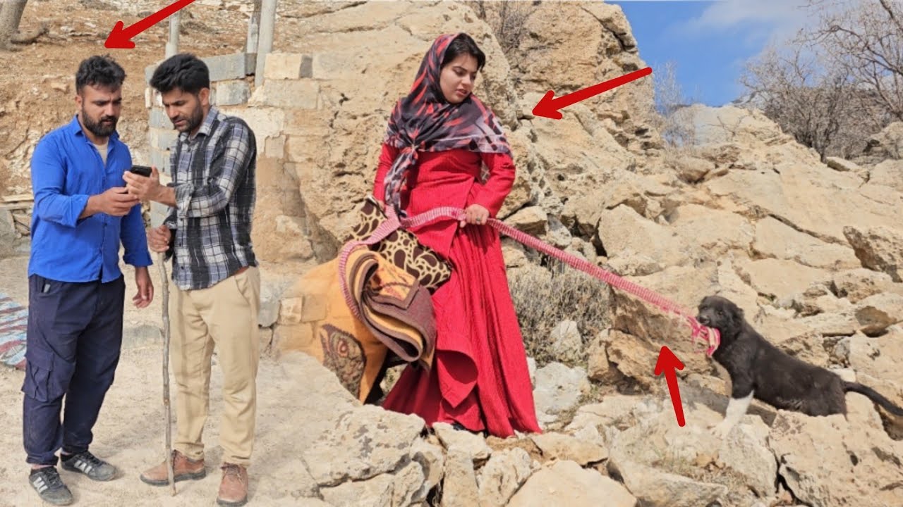 Вторая жена бежит в горы, спасаясь от закона и злой первой жены.