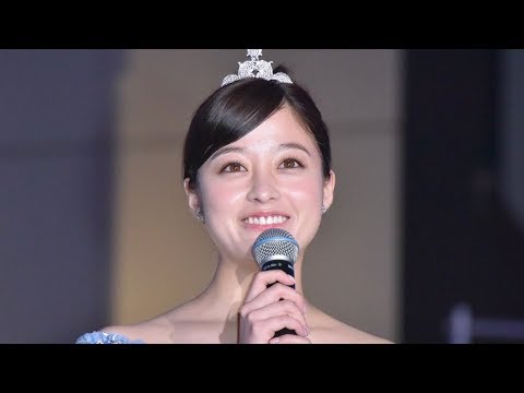 橋本環奈がシンデレラにガチ変身！400人のファンが黄色い歓声／映画『午前0時、キスしに来てよ』リアル・シンデレライベント