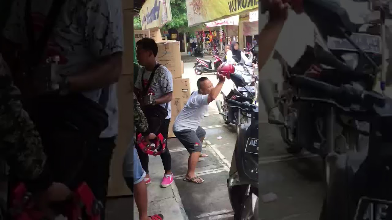 Orang gila joget 