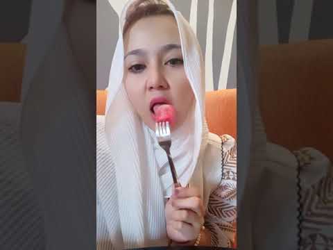 Jilbab cantik ahli memainkan lidah bikin g nahan euyy