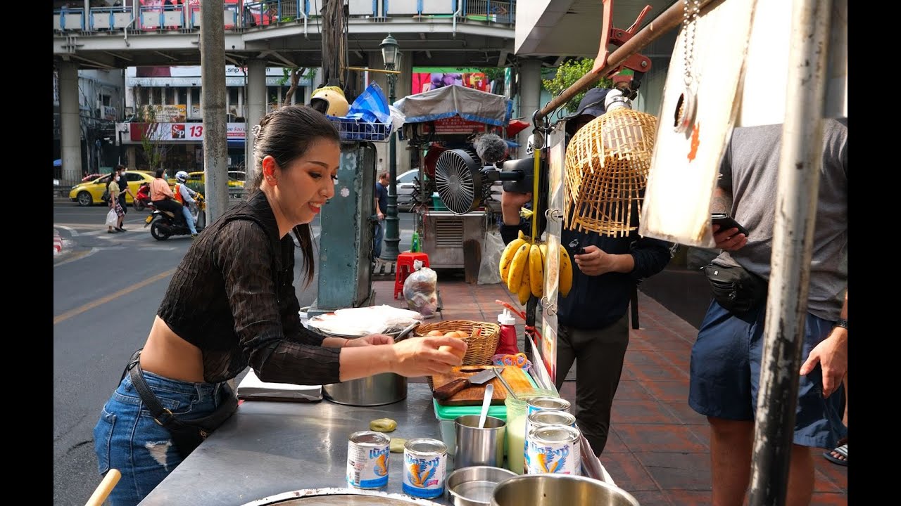 Food Walk Rotti The most popular banana egg rotti in Bangkok. Thai Street Food - YouTube