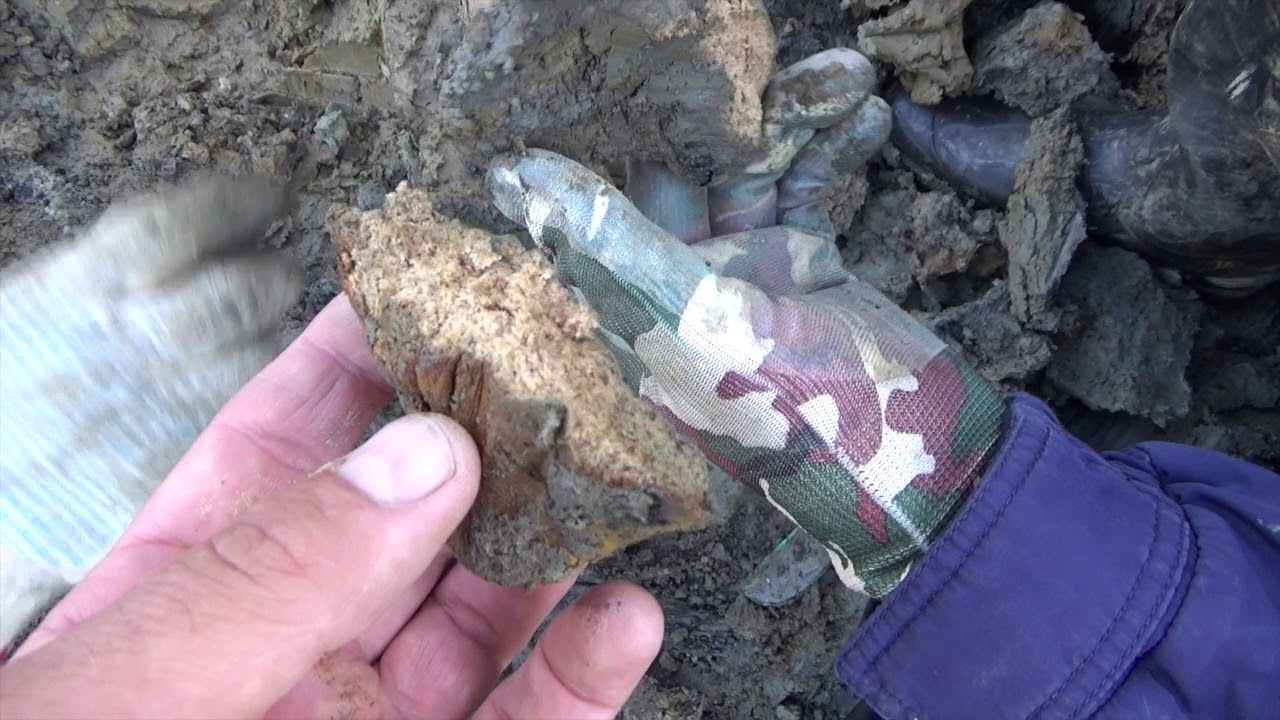 Anti-tank ditch, Pulkovka river, Red Army soldiers found