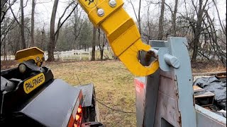 How to Overcome A Dangerous Scenario While Loading A (Hooklift Dumpster)
