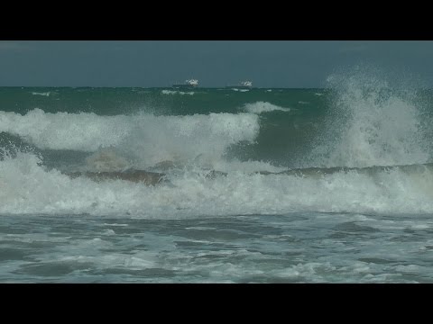 Видео: Сърфирайте без вълни на Awake Ravik S Electric Surfboard