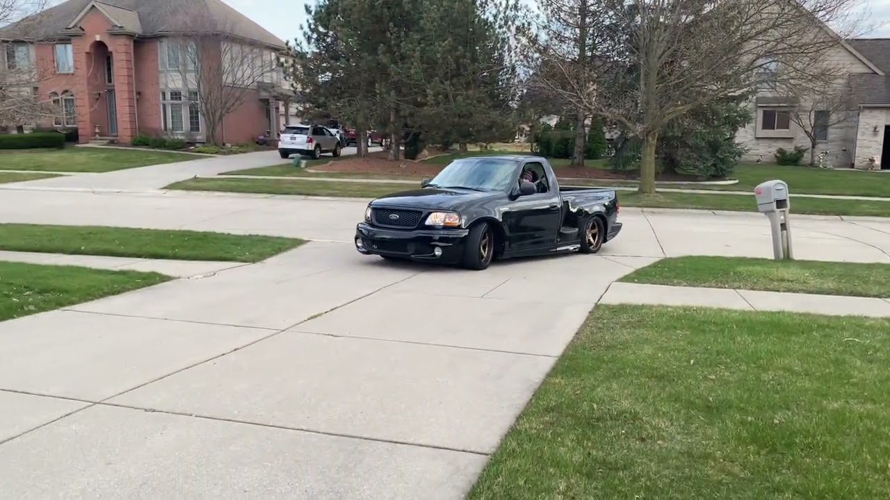 1999 Ford F150 2nd Gen Lightning Godzilla swapped monster.