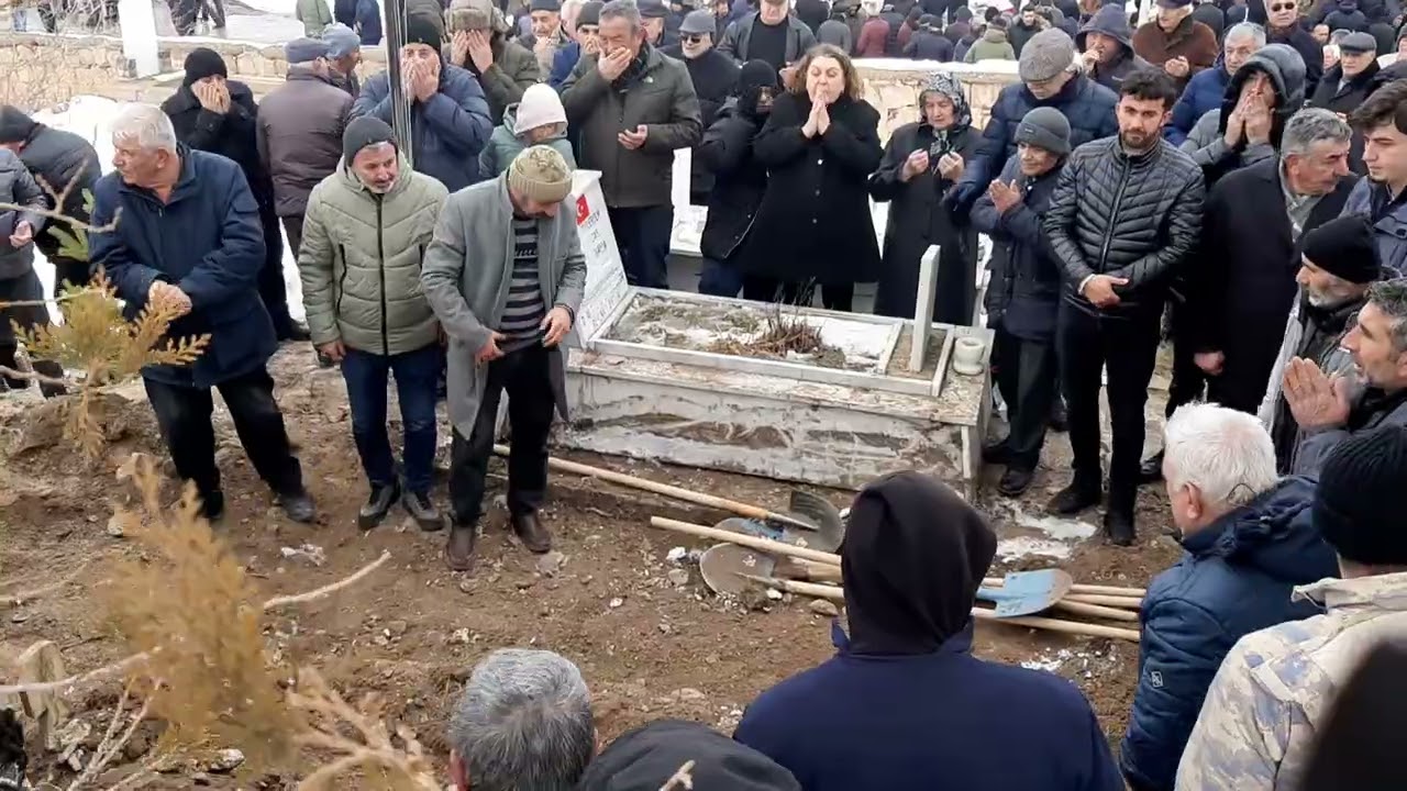 Kayseri / Pınarbaşı ilçesi HASSA Köyü beylerinden şehit babası ORHAN DUMAN ın cenaze görüntüleri  ‐7