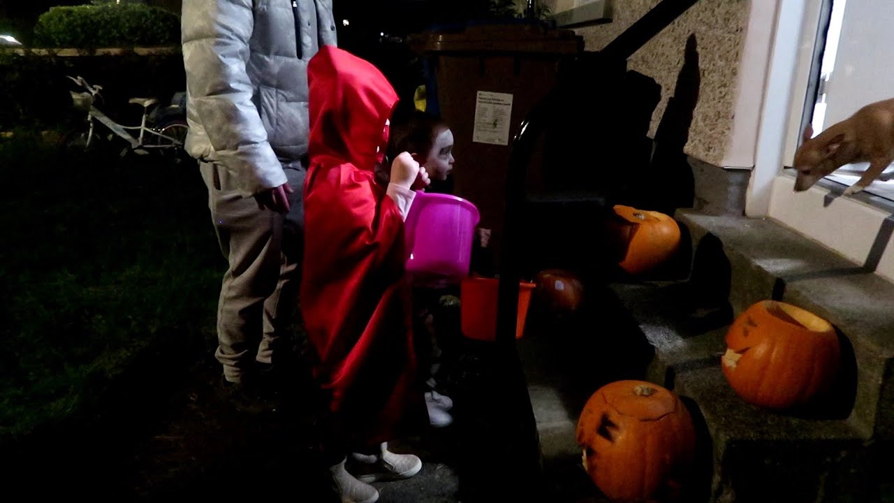Ava and Caleb Trick or Treat Happy Halloween 🎃 2023 - YouTube