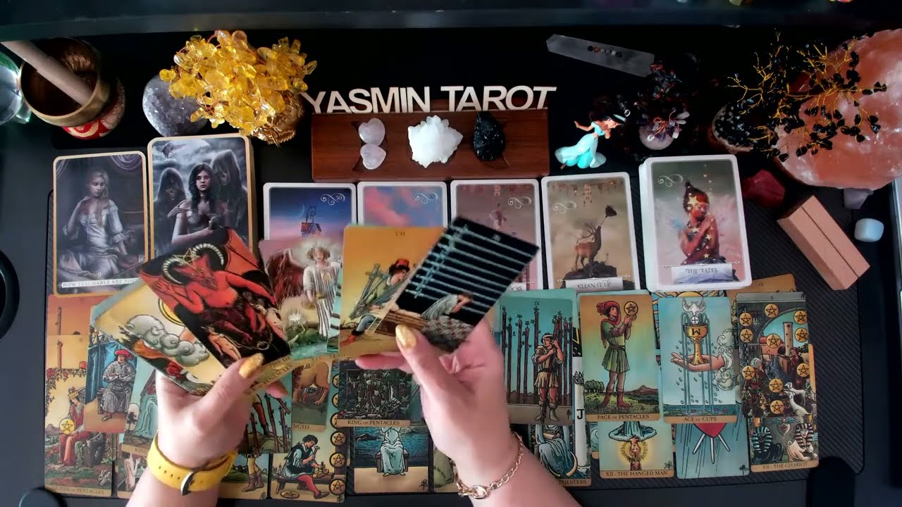 چرا سکوت کرده؟ آیا رقیب دارم؟