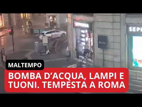 Video Bomba d'acqua a Roma, tempesta di fulmini e strade allagate in centro