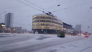 По настоящему зимнее утро в Новосибирске 09.04.2023 год. Зима снегопад.