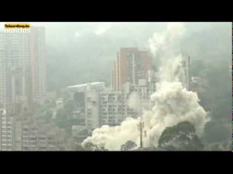 Ocho minutos antes de lo previsto, cayó la torre 5 del edificio Space
