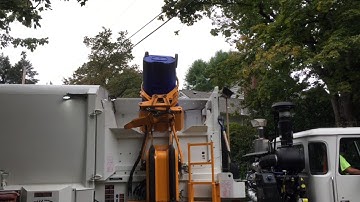 Labrie Automizer Recycle Truck