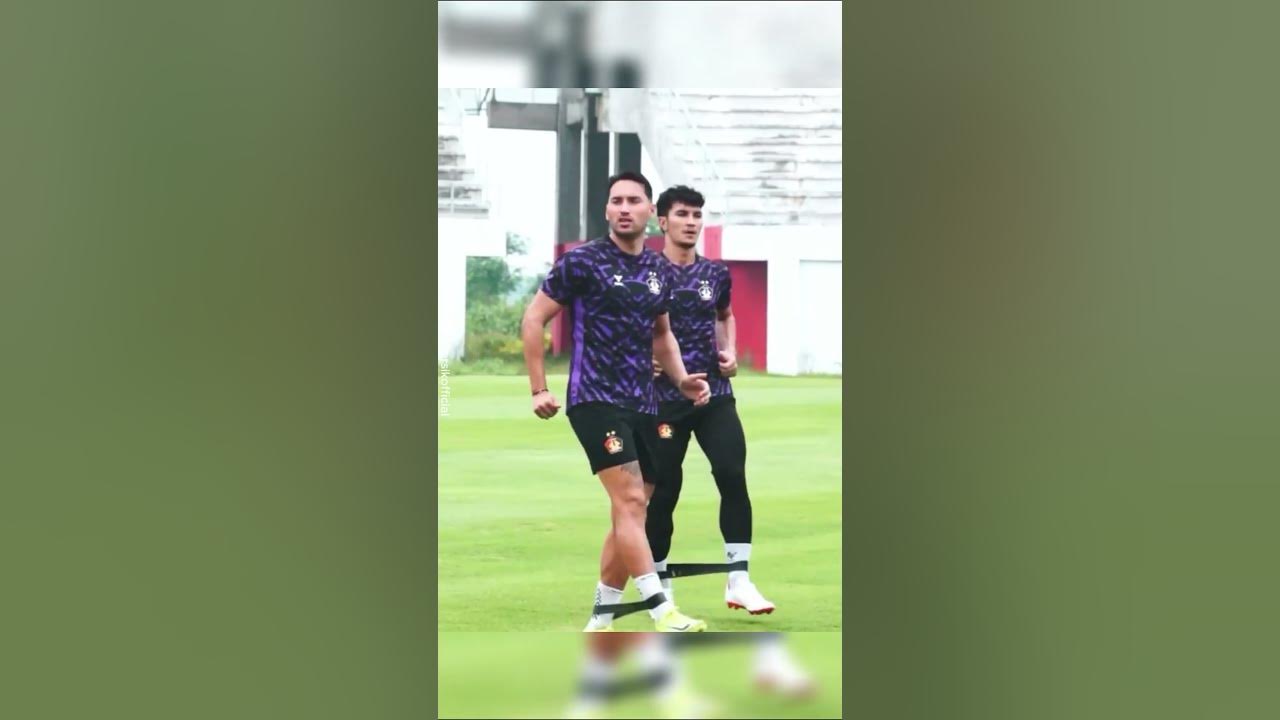 Ezra Walian Kembali Usai Lama Menghilang