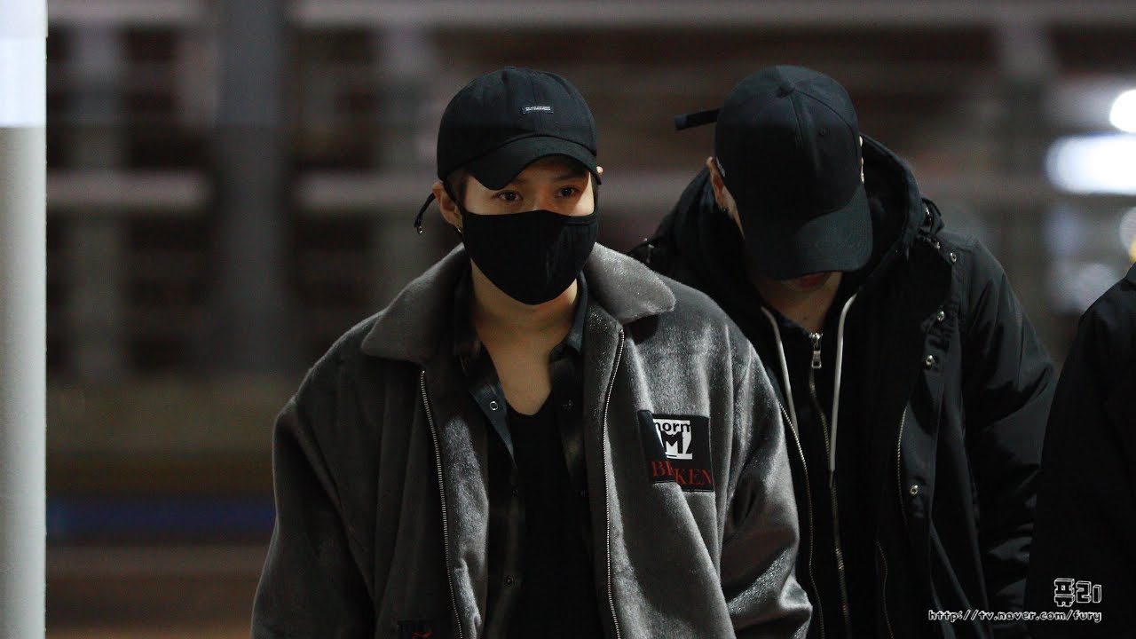 171123 샤이니(SHINee) 태민, '아이돌의 롤모델 춤신춤왕 탬'(인천공항 출국)