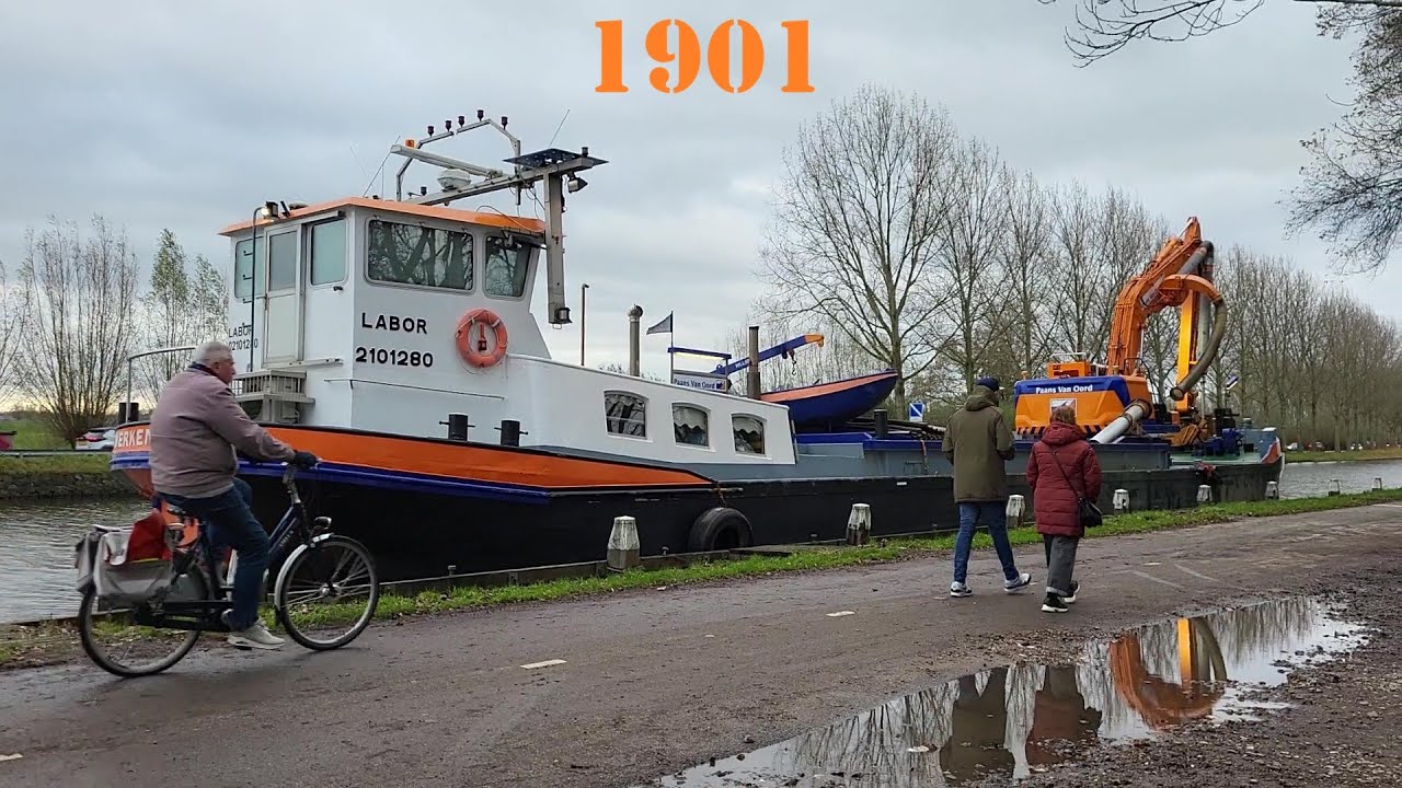 ТРУД 1901, Кран и перевалочное судно. Старый голландский корабль.