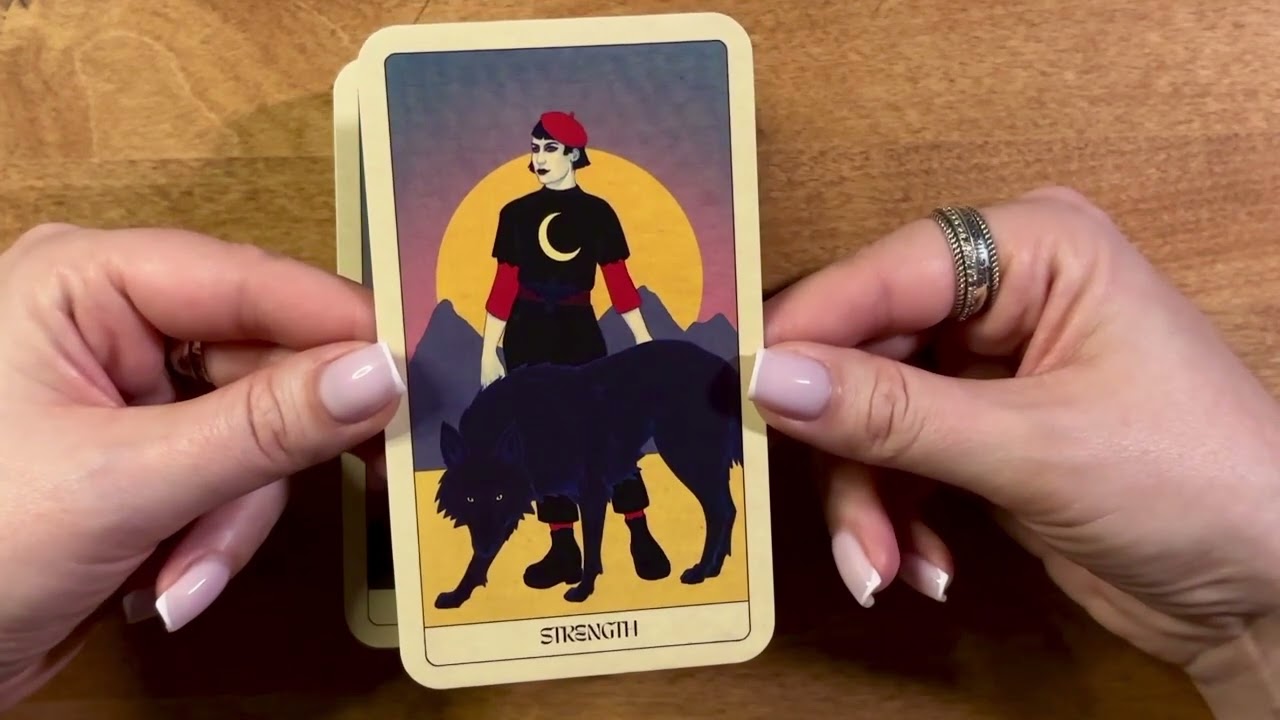 Распаковка Modern goth tarot и Winter Tarot seasons of the witch 