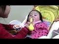 姉が妹の食事介助