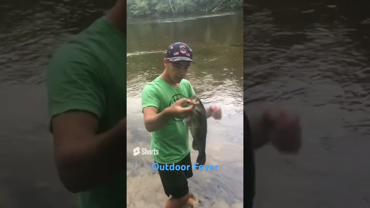 Smallie Explodes on Topwater!! 