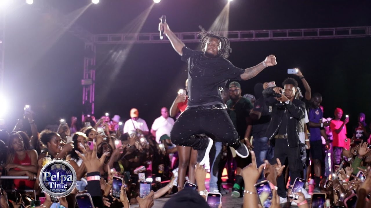 Malie Donn curst a jamaican Bad word at the people on the stage AT CHUG IT