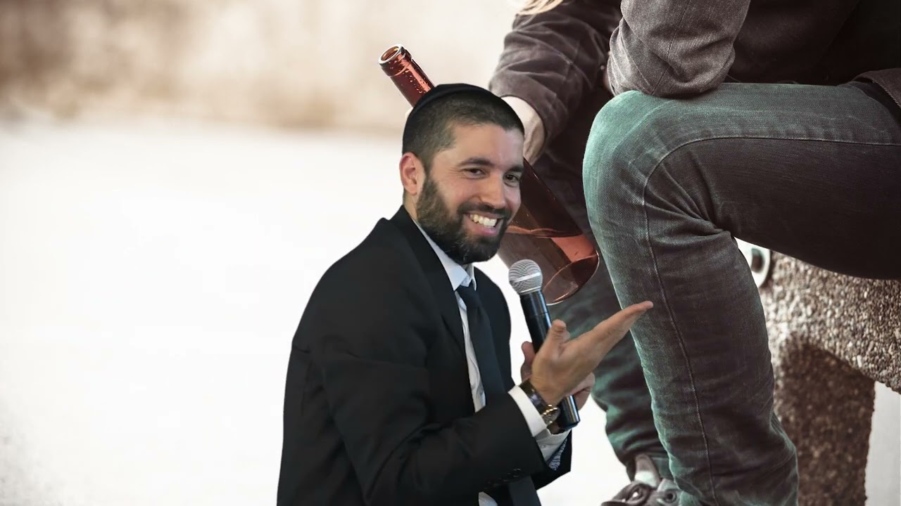 לא תאמינו כמה אנשים בודדים נמצאים סביבכם ומחכים למילה טובה שלכם - עם כתוביות בעברית