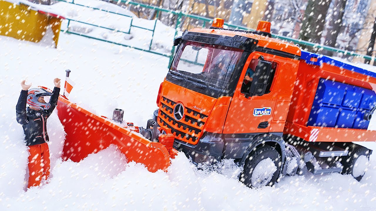 Машинки-помощники спасают мотоциклиста! Игры для мальчиков и развивающие мультики про игрушки