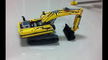 Lego Technic - 8043 Motorized Excavator in Action