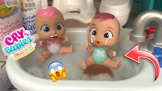 Cry baby dolls Bath routine! Maya has accident in the Bath 😱