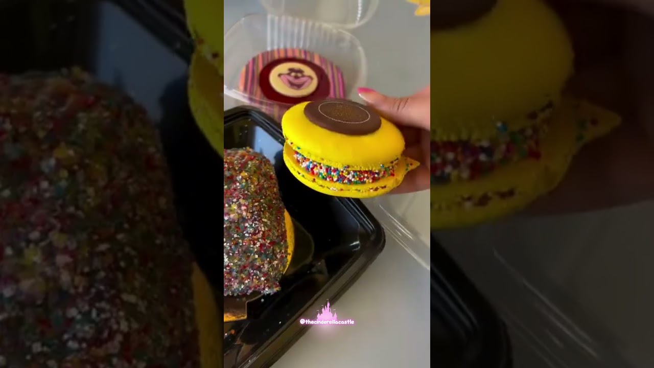 Must-TRY Disneyland Food! Sweets! 🍗🍦 