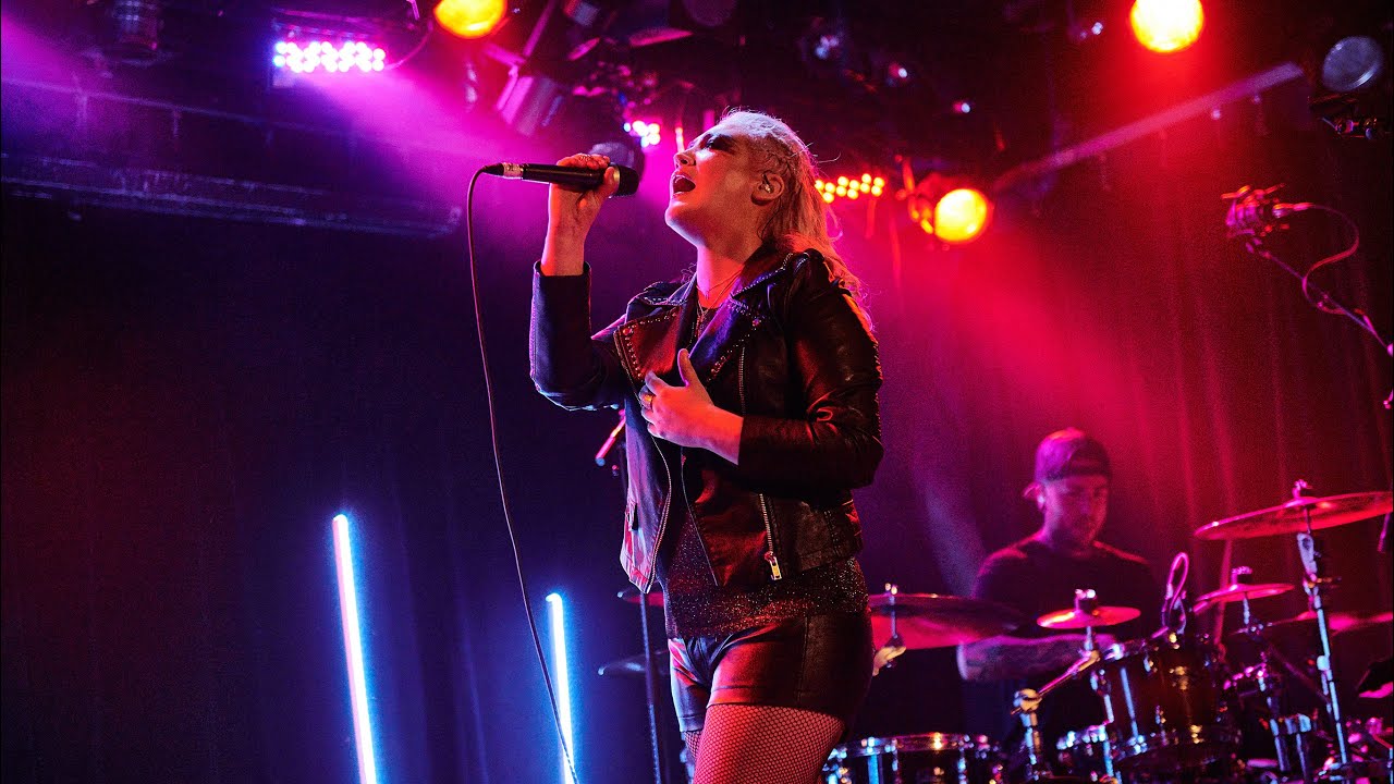 Guarda K-Bust - Torn (Live) su YouTube Guarda K-Bust - Torn (Live) su YouTube