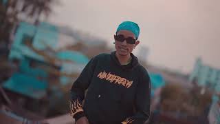 ၁၂ / လ ယ ရ (နိုင်)