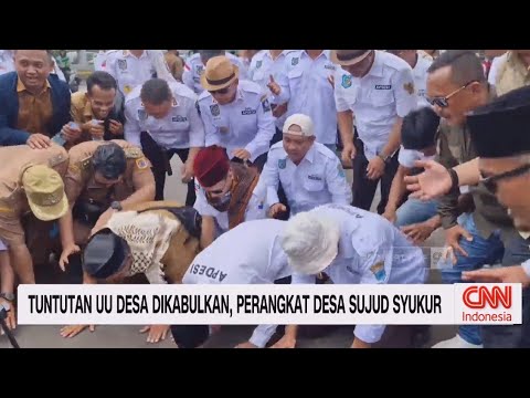 Tuntutan UU Desa Dikabulkan, Perangkat Desa Sujud Syukur