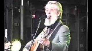 Miniatura de vídeo de "McAlpine's Fusiliers - Ronnie Drew of The Dubliners"