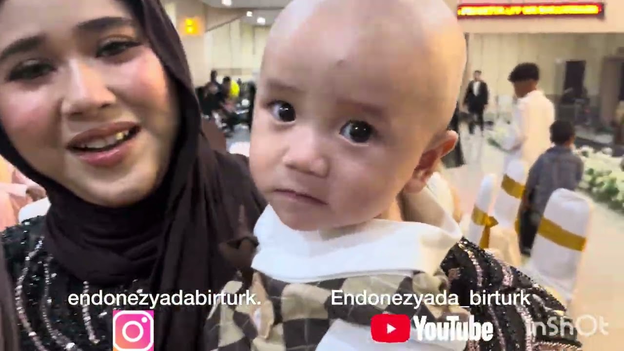 ￼ Endonezya’ya gelen damadın babası oğlunun düğünde 43.000 TL’yi 10 dakikada havalara saçtı ￼