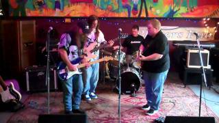 Download Lagu Twister band live One way out MP3