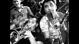 Kocani Orkestar - Siki Siki Baba (Strict Strict Father)