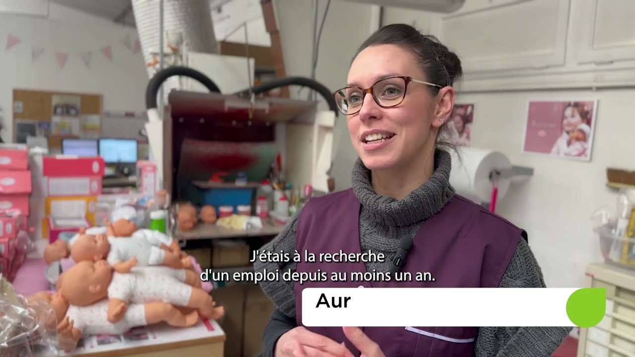 Aurore s'est formée à son nouveau métier directement chez Corolle grâce à l'AFEST