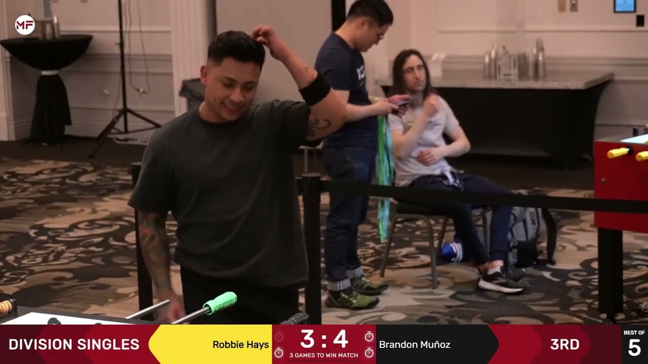 Брэндон Муньос против Робби Хейса