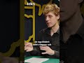 „A gondolkozó emberek eleve nincsenek tömegével”