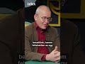 „A gondolkozó emberek eleve nincsenek tömegével”