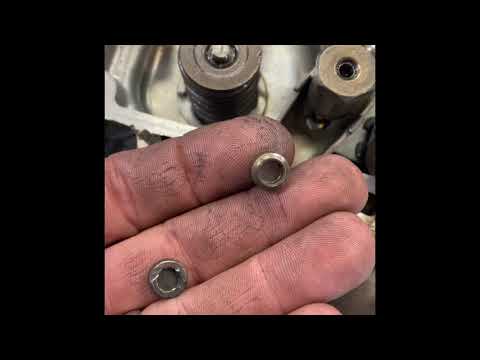 Video: Briggs and Stratton motorundan bir pistonu nasıl çıkarırsınız?