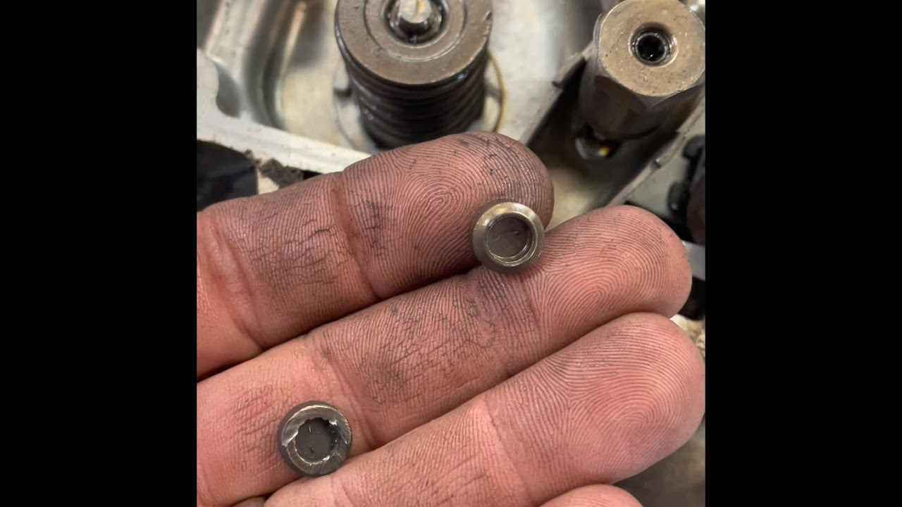 How to replace a Briggs and Stratton piston - YouTube