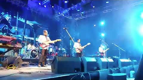 Apache performed by Cliff & The Shadows of Thailand