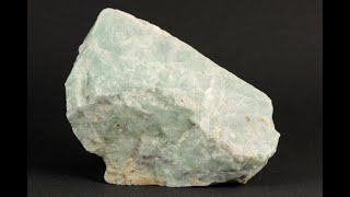 糸魚川　翡翠　[D008] 糸魚川産 翡翠 原石 355g / Japanese Jadeite - YouTube